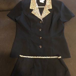 2 Piece Leopard pencil skit set